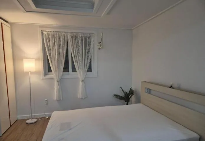 Small And Pretty House Near Busan Station, Pet-Friendly, Suitable For 2 People