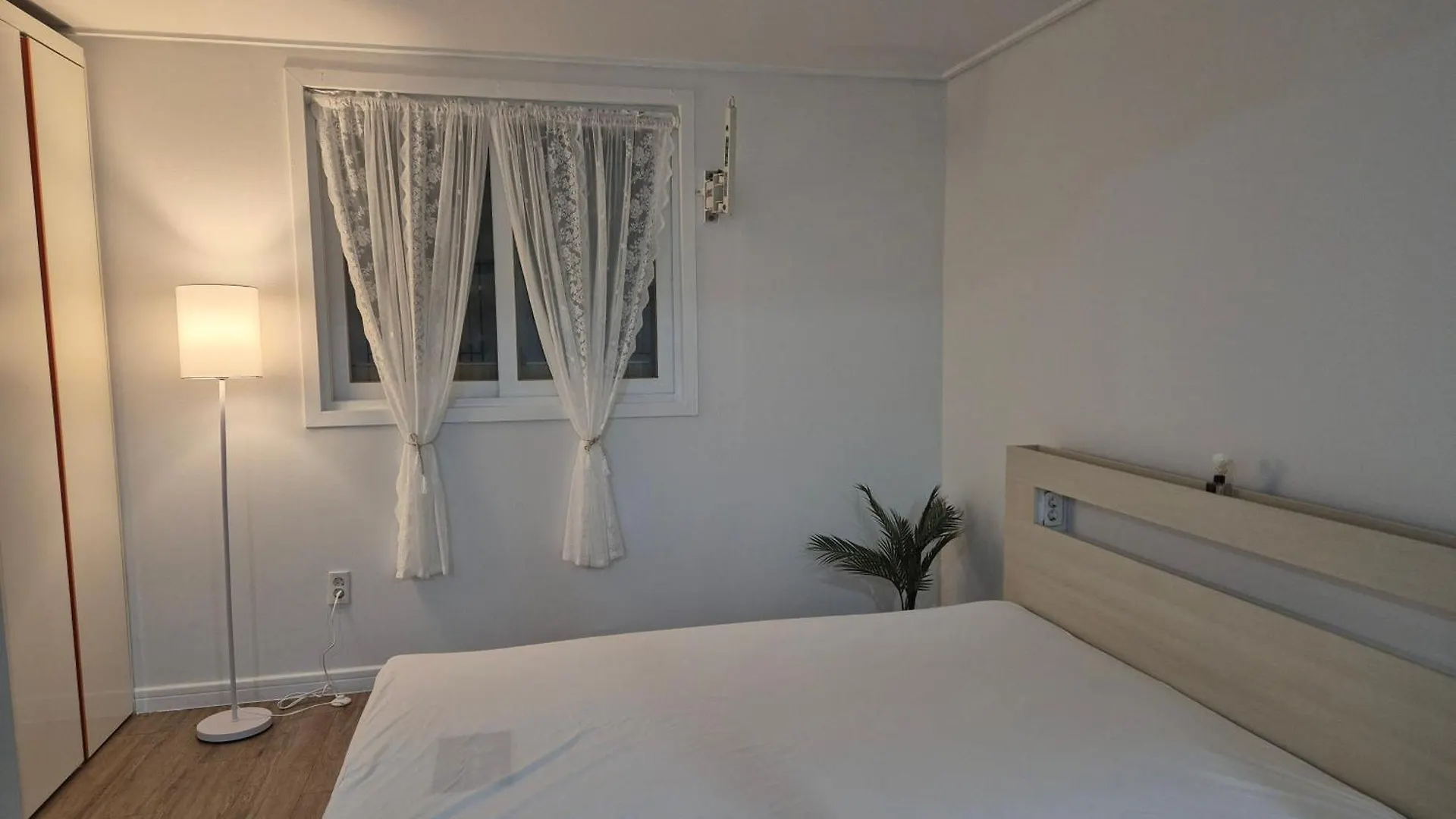 Small And Pretty House Near Busan Station, Pet-Friendly, Suitable For 2 People 0*,  Jižní Korea